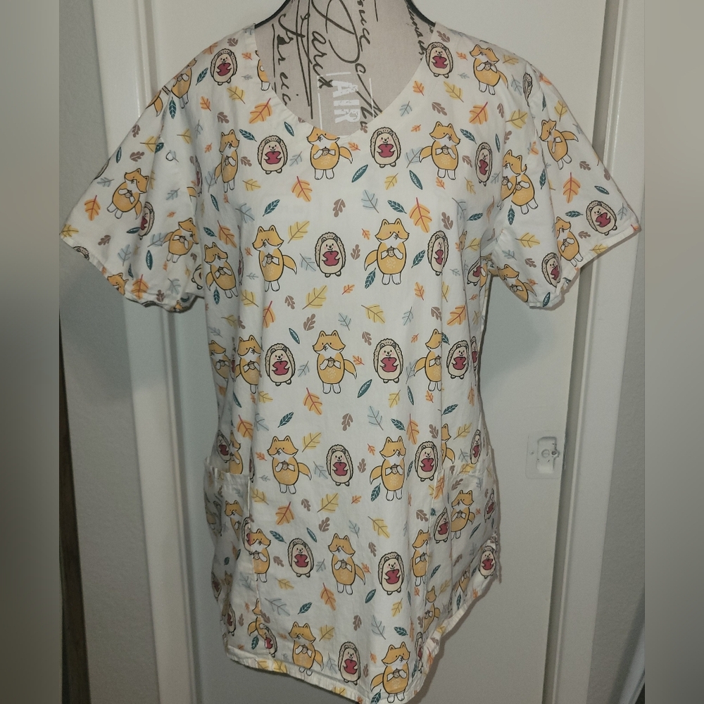 Zoe & Chloe Fall Theme Scrub Top‎ Hedgehog Fox Leaves Sz Large